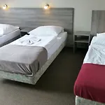 Rehberge Mitte 호텔 2*