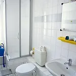 호텔 Rehberge Mitte 2*