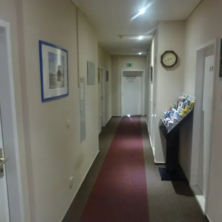 Rehberge Mitte Hotel 2*