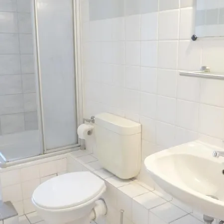 Hotel Rehberge Mitte 2*