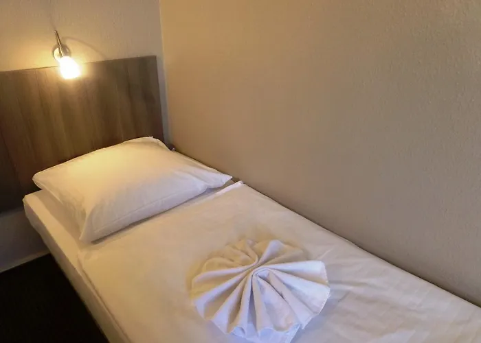 Rehberge Mitte 호텔 2*